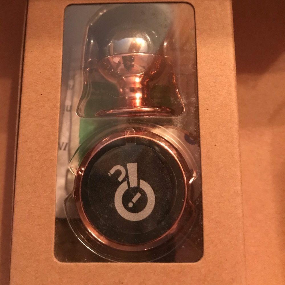 Rose gold magnet phone holder for your car